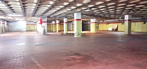 Garagem na Rua Elias Garcia, Venteira, Amadora