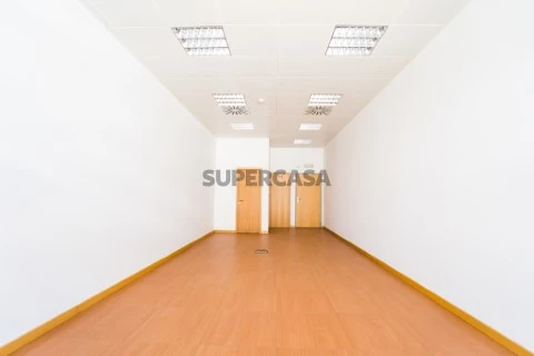 ALMADA CENTER BUSINESS-103
