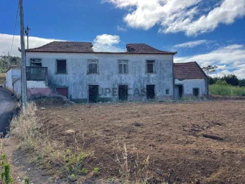 房子 8 卧室 Duplex 在 Prazeres, Calheta (Madeira)