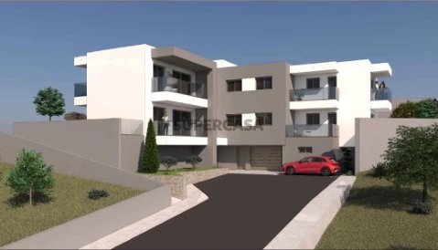 Apartamento T1 com varanda, Garagem e Arrecadação