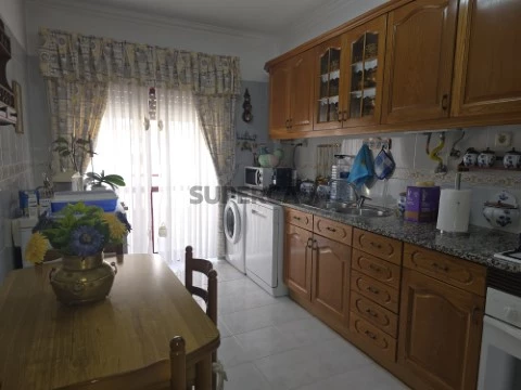 T3 vale do Cobro em Setúbal estado impecável 2 varandas com sotão de 20m2 com luz natural