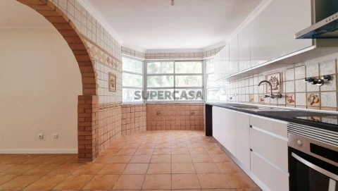 T2 convertido em T3 95,1 m2 distrito Lisboa Tapada Merces Sintra.
