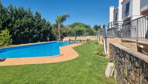 Moradia T2+1 em condomínio fechado garagem e piscina - Portugal Algarve Albufeira Guia
