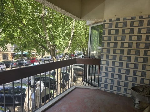 T3 com 2 wc completos em Urbisado Setubal com varandas e roupeiros.