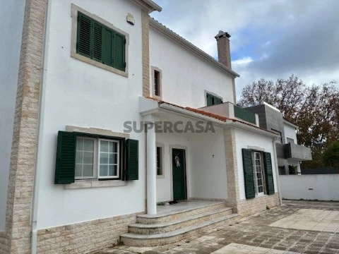 Moradia T4+1 na Rua António Ribeiro Dias, Alcochete, Alcochete