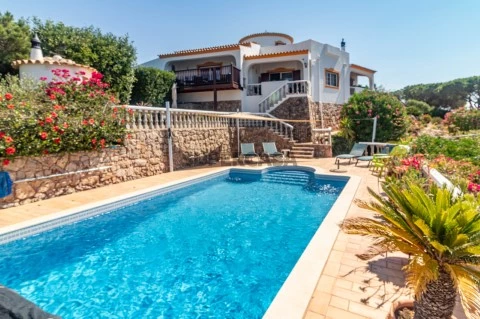 Moradia T3+1 Duplex na Rua Alexandre Herculano, Pêra, Silves
