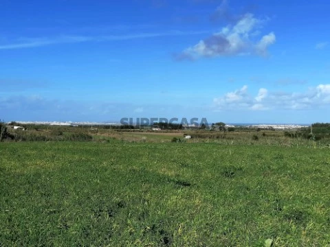 Terreno com vista desafogada em Atouguia da Baleia
