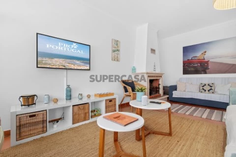 Moradia T2+2 com garagem apenas a 450m das Praias
