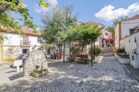 Prédio em Azeitão (São Lourenço e São Simão), Setúbal