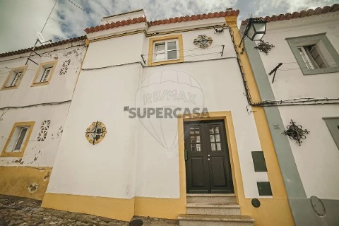 Moradia T2 em Évora (São Mamede, Sé, São Pedro e Santo Antão), Évora