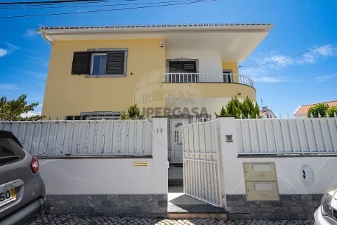 Moradia T4 em Charneca de Caparica e Sobreda, Almada