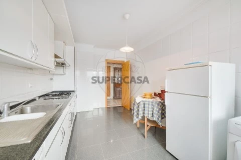 Apartamento T2 em Carnide, Lisboa