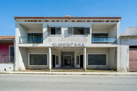 Building in Alenquer (Santo Estêvão e Triana), Alenquer
