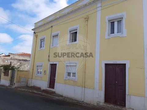 Prédio em Santo Onofre e Serra do Bouro, Caldas da Rainha