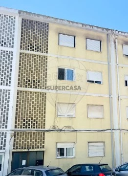 Prédio em Alto do Seixalinho, Santo André e Verderena, Barreiro