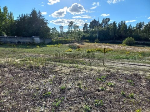 Terreno para construção com duas frentes de 60 m .