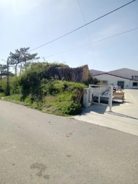 Casa e Terreno c/área total de 400 m2.