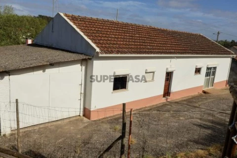Moradia T2 para recuperar, Ramalhal