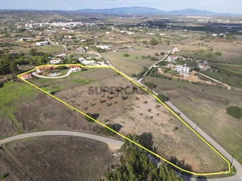Farm for sale in Lagos with Traditional Portuguese Architecture
