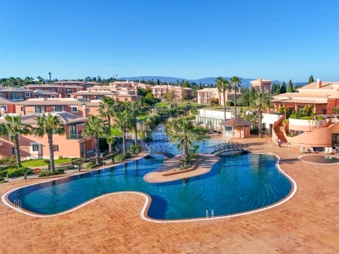 3-bedroom villa with very large gardens, spa, and several swimming pools in Carvoeiro, Algarve.