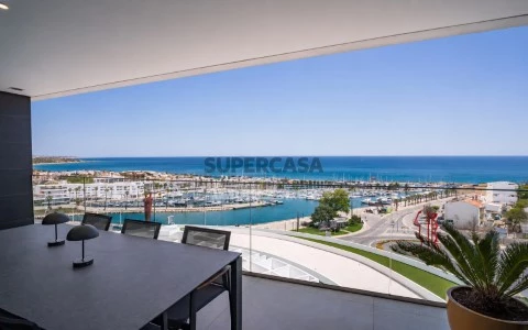 Penthouse Sea and Marina View in Lagos D. Maria II Residences
