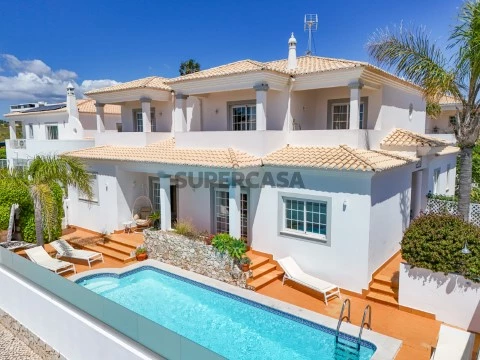 House next to Porto de Mos Beach with sea views.