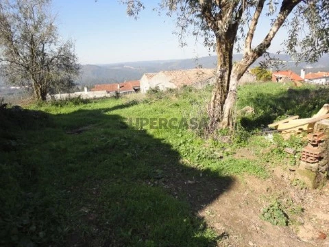 Moradia para reconstruir c/ Terreno a 25Km de Coimbra