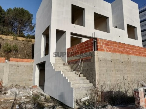 Moradia M3+1 c/ terraço e garagem - Coimbra