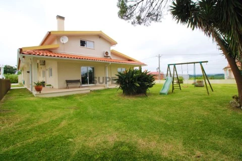 Moradia com jardim e piscina - Soure