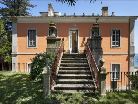 Palácio Histórico do Século XIX em Paço de Arcos em Oeiras para Recuperar
