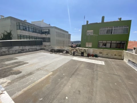 Apartamento T3 em Bom Estado de Conservação com Terraço e Garagem em Setúbal