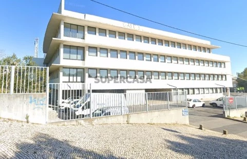Parqueamento 15 m² no Edifício Tascõa em Massamá perto da estação de rio de mouro