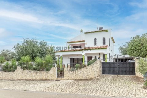 Moradia Isolada com 4 quartos para venda com Piscina, em Paderne, Albufeira