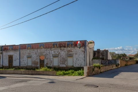 Prédio misto para recuperar em Tunes, Silves