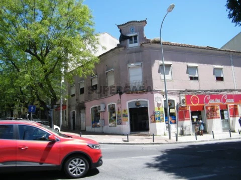 Vende-se Prédio Amadora Central