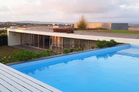 Moradia T4 com piscina privada