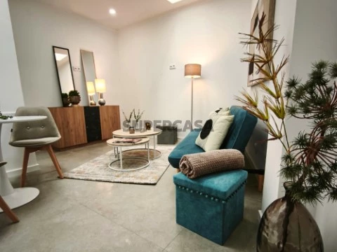 Apartamento T3 totalmente remodelado na Penha de França