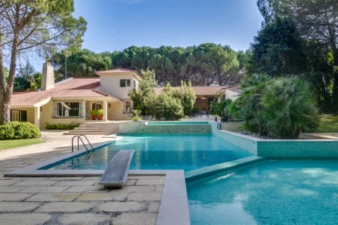 House T5 in Santo Estevão