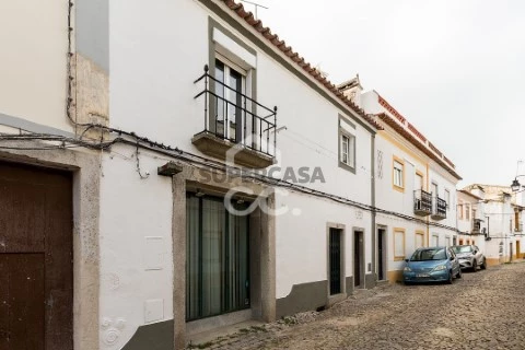 Moradia T2 em Évora (São Mamede, Sé, São Pedro e Santo Antão), Évora
