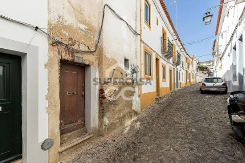 Moradia T2 em Évora (São Mamede, Sé, São Pedro e Santo Antão), Évora