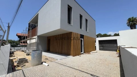 Moradia Isolada T4 na Avenida Pedro Álvares Cabral, Charneca de Caparica e Sobreda, Almada