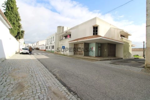 Prédio Serviços em Alcáçovas, Évora (3)