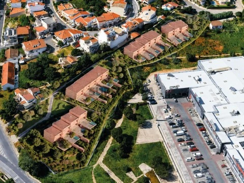 Terreno com 9.520 m² em Portimão, incluindo moradia T5 e com viabilidade para construção de de 17 moradias