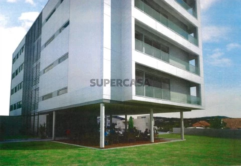 Moradia c/ projeto p/ prédio de 16 apartamentos em Arcozelo - Barcelos