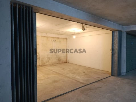 Garagem na Rua da Telheira, Galegos (São Martinho), Barcelos