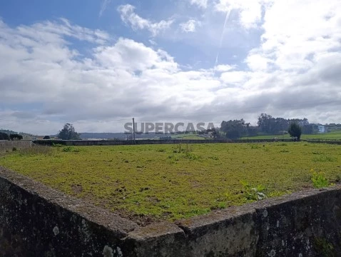 Terreno Urbanizável na Rua do Regatinho, Cristelo, Barcelos