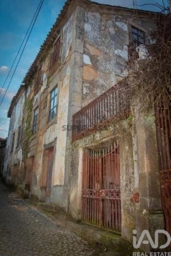 Prédio em Longa, Tabuaço