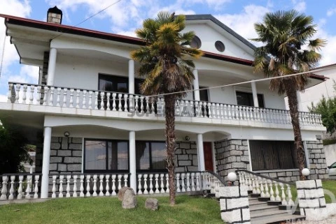 Moradia T7 em Adoufe e Vilarinho de Samardã, Vila Real