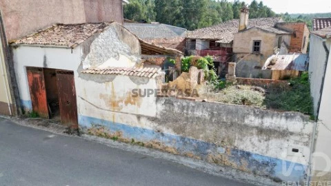 Moradia T3 em Semide e Rio Vide, Miranda do Corvo