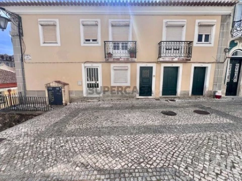 Prédio em Santo Onofre e Serra do Bouro, Caldas da Rainha